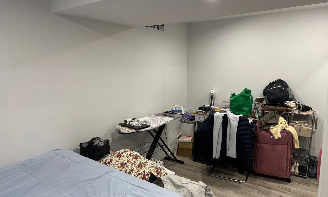 Semi-Detached living room at 997 Francine Cres Mississauga