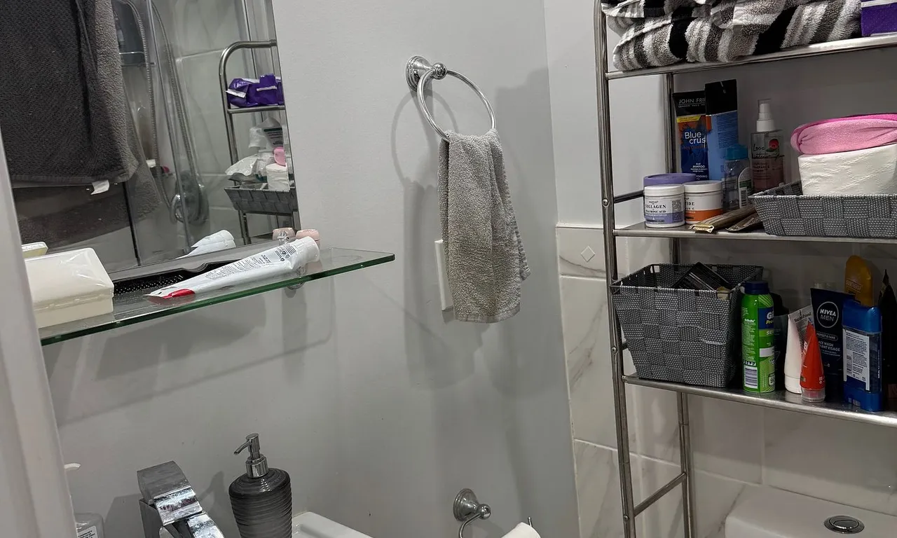 Semi-Detached kitchen at 997 Francine Cres Mississauga