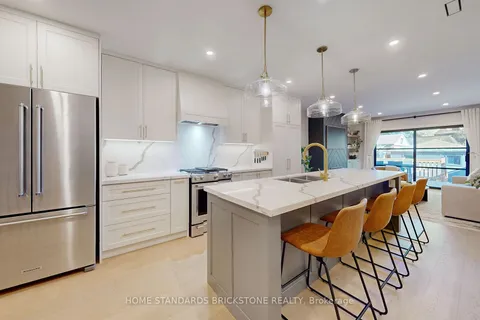 805 Windermere Ave, Toronto, ON M6S 3M5