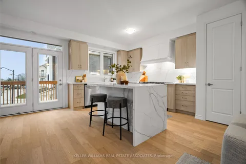 4060 Kadic Terr, Mississauga, ON L5M 2S8