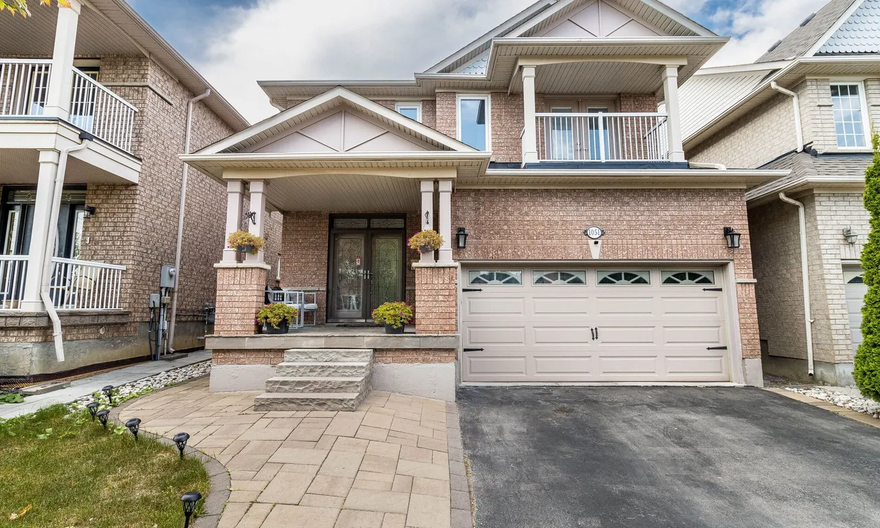 1051 McClenahan Cres, Milton, ON L9T 6W6