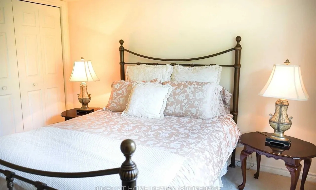 Condo Apt kitchen at 1810 Walker&apos;s Line Burlington