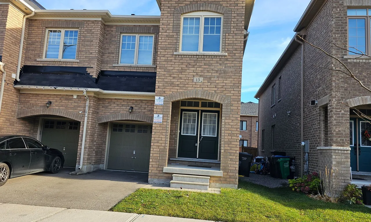 13 Goulston St, Brampton, ON L7A 5B8