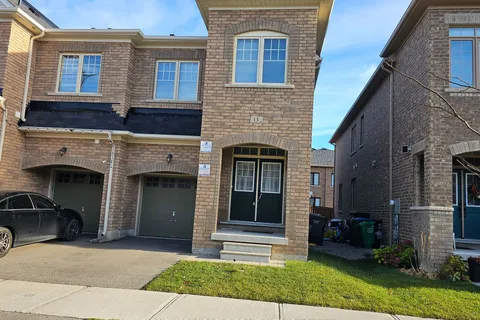 13 Goulston St, Brampton, ON L7A 5B8