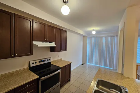 13 Goulston St, Brampton, ON L7A 5B8