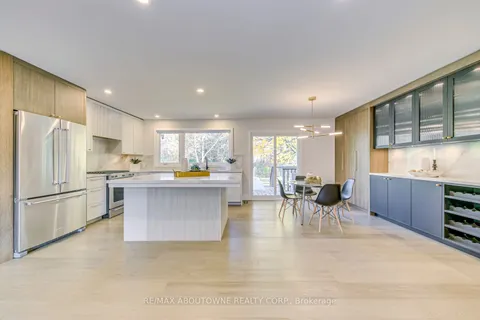 2243 Ingersoll Dr, Burlington, ON L7P 3L1
