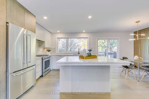 2243 Ingersoll Dr, Burlington, ON L7P 3L1