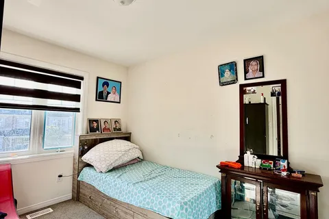 28 Golden Springs Dr, Brampton, ON L7A 0C7