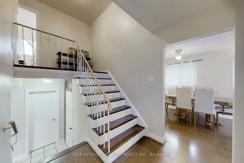 3037 Lafontaine Rd, Mississauga, ON L4T 1Z4