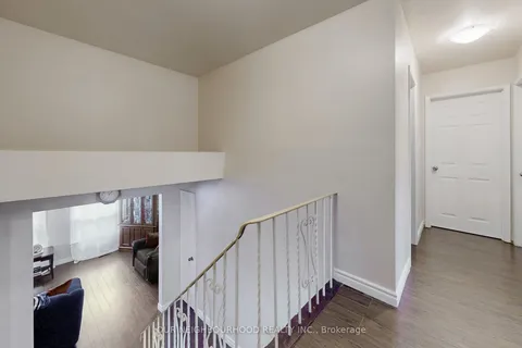 3037 Lafontaine Rd, Mississauga, ON L4T 1Z4