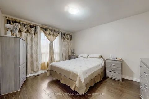 3037 Lafontaine Rd, Mississauga, ON L4T 1Z4