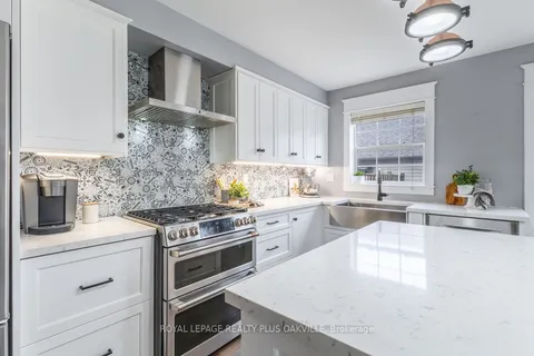 259 Littlewood Dr, Oakville, ON L6H 7K1