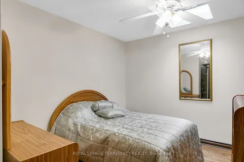 7 Canton Ave, Toronto, ON M3M 1N1
