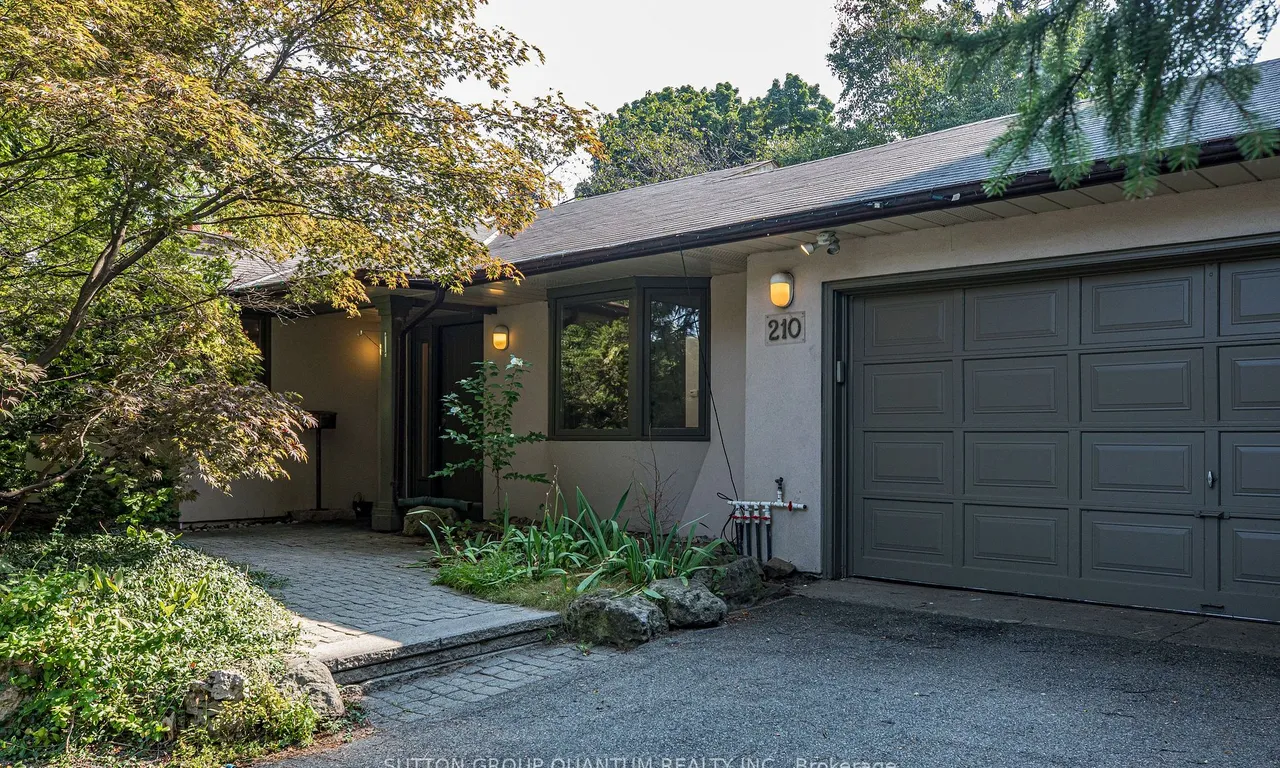 210 Radley Rd, Mississauga, ON L5G 2R7