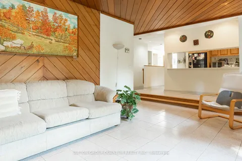 210 Radley Rd, Mississauga, ON L5G 2R7