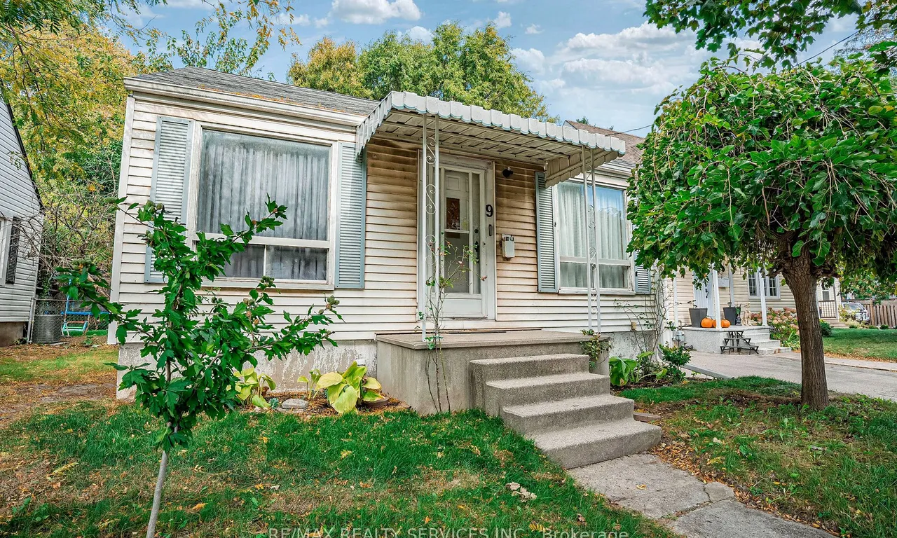 9 Avon Park Dr, Toronto, ON M8Z 3X3