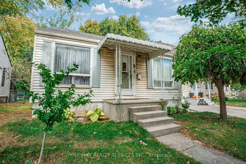 9 Avon Park Dr, Toronto, ON M8Z 3X3