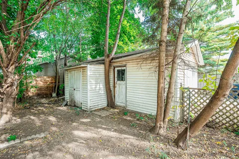 9 Avon Park Dr, Toronto, ON M8Z 3X3