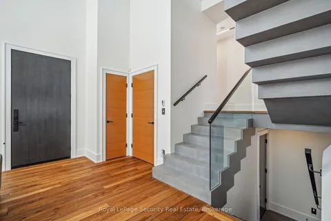 24 Carousel Crt, Toronto, ON M6B 3M1