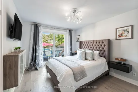 27 Charleston Rd, Toronto, ON M9B 4M6