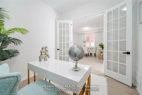 27 Lippa Dr, Caledon, ON L7C 4M3