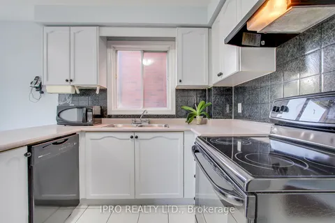 5874 Chorley Pl, Mississauga, ON L5M 5L7