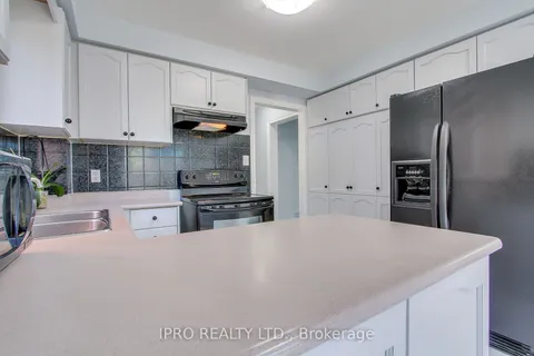 5874 Chorley Pl, Mississauga, ON L5M 5L7