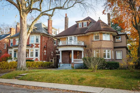 17 High Park Gdns, Toronto, ON M6R 1S8