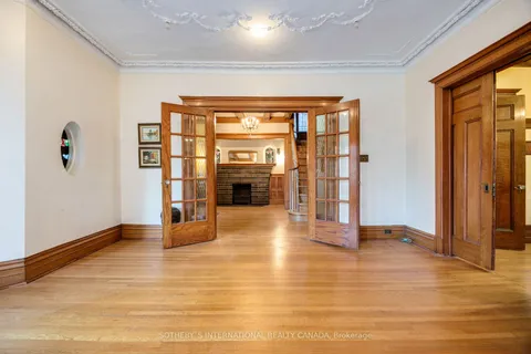 17 High Park Gdns, Toronto, ON M6R 1S8