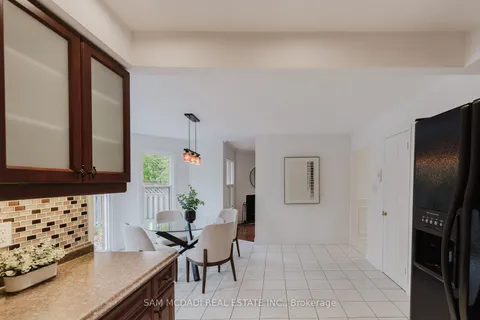 5392 Champlain Tr, Mississauga, ON L5R 2Y8