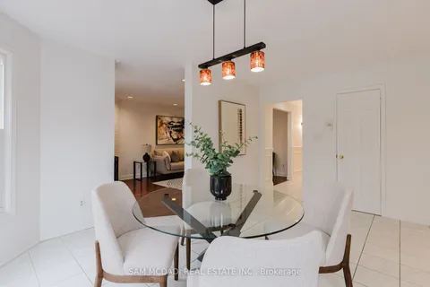 5392 Champlain Tr, Mississauga, ON L5R 2Y8