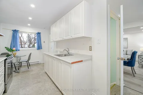 3 Hollyhedge Crt, Brampton, ON L6S 1R5