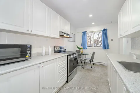 3 Hollyhedge Crt, Brampton, ON L6S 1R5