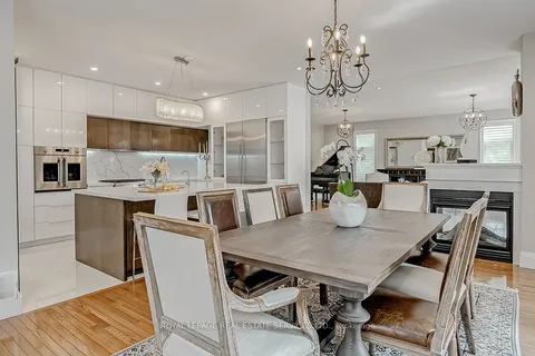 128 Morden Rd, Oakville, ON L6K 2R9