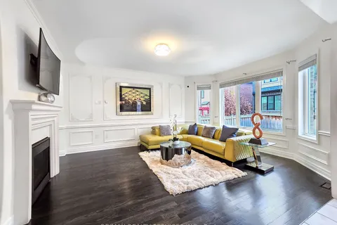 3196 Carding Mill Tr, Oakville, ON L6M 4M1