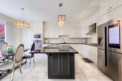 3196 Carding Mill Tr, Oakville, ON L6M 4M1