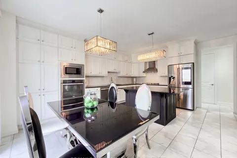 3196 Carding Mill Tr, Oakville, ON L6M 4M1