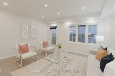 992 Balsam Crt, Milton, ON L9E 1R5