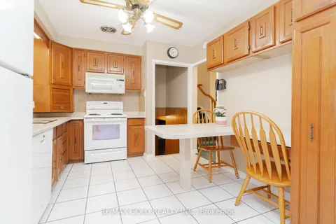 34 Dearbourne Blvd, Brampton, ON L6T 1J6