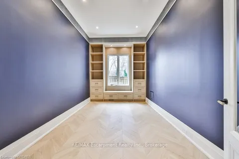 556 FOURTH Line, Oakville, ON L6L 5A7