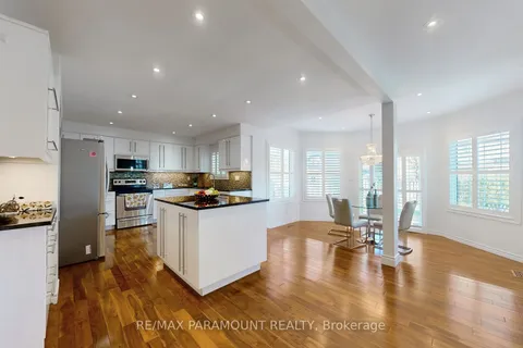 3960 Chadburn Cres, Mississauga, ON L5L 3X4