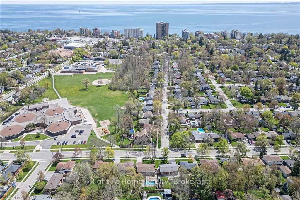 5247 SPRUCE Ave, Burlington, ON L7L 1N2