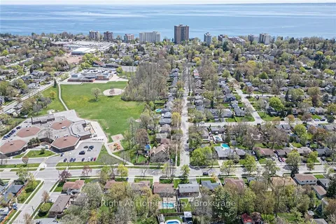 5247 SPRUCE Ave, Burlington, ON L7L 1N2