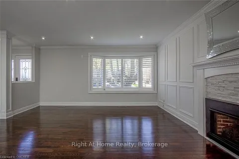 5247 SPRUCE Ave, Burlington, ON L7L 1N2