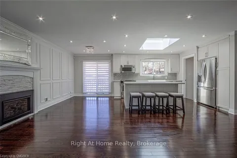 5247 SPRUCE Ave, Burlington, ON L7L 1N2