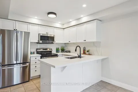 4880 VERDI St, Burlington, ON L7M 0H4