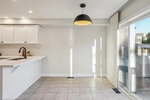 4880 VERDI St, Burlington, ON L7M 0H4