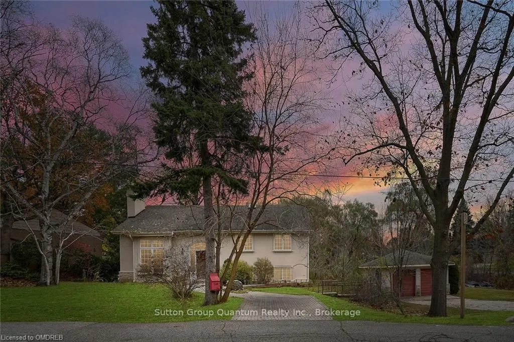 1340 CONTOUR Dr, Mississauga, ON L5H 1B2