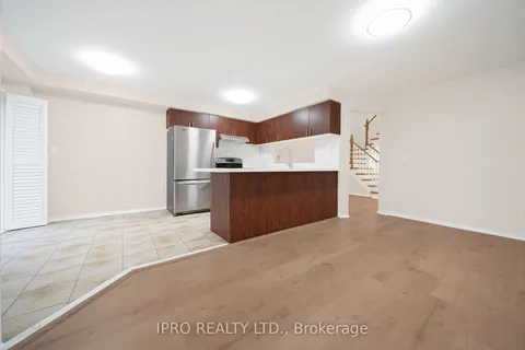 1204 Prestonwood Cres, Mississauga, ON L5V 2V3