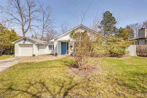 1235 OLD RIVER Rd, Mississauga, ON L5G 3G3